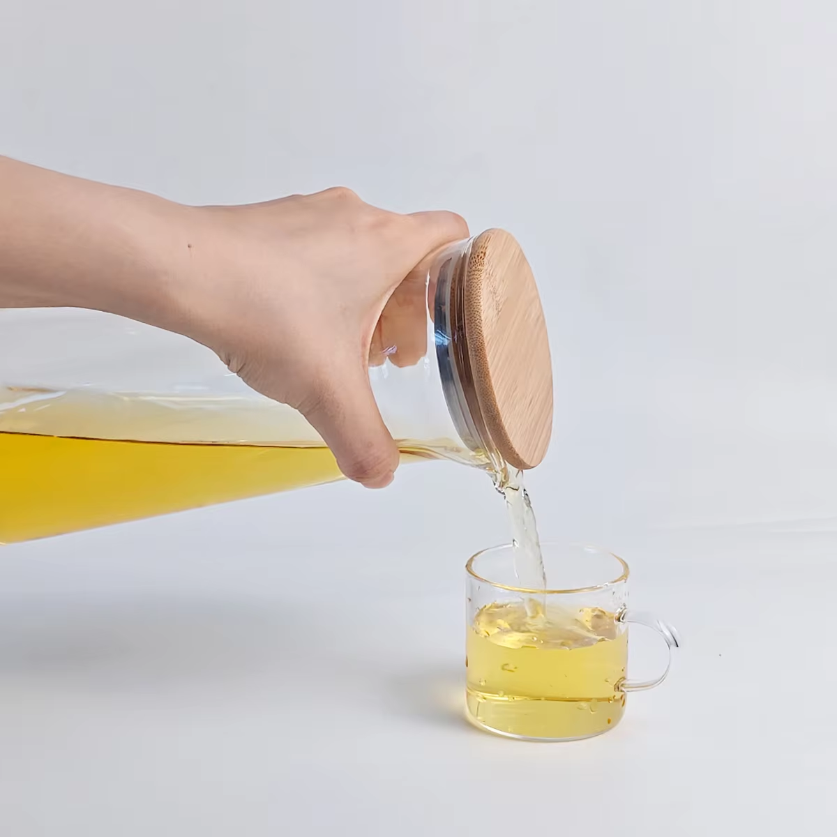 Cascade 1 L Tapered Borosilicate Glass Carafe with Lid